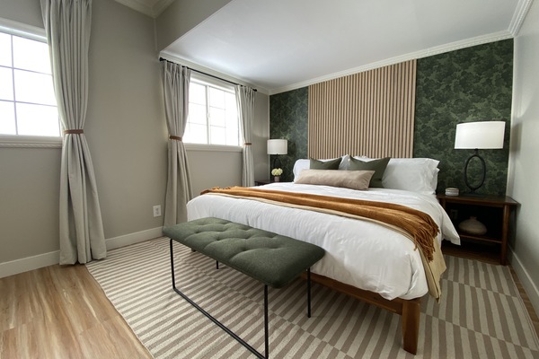 Superior Room, 1 King Bed | Hypo-allergenic bedding, laptop workspace, cribs/infant beds