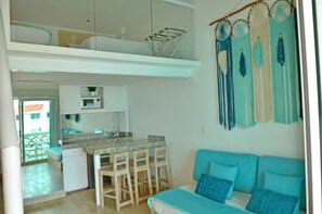 Superior Studio Suite | Private kitchen | Full-size fridge, microwave, coffee/tea maker, cookware/dishes/utensils - Amigo Rental (Cancun)