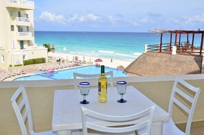 أغطية فراش متميزة وخزنة داخل الغرفة وواي فاي مجانًا وملاءات أسرّة