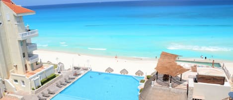 Breakfast, lunch, dinner served; international cuisine