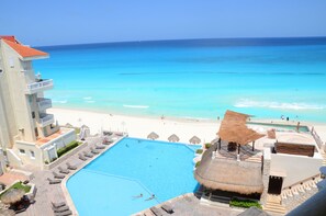 Breakfast, lunch, dinner served; international cuisine  - Amigo Rental (Cancun)