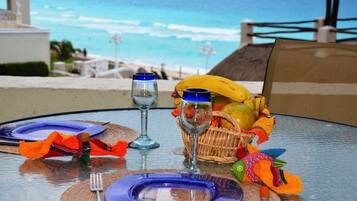 Standard-Apartment, Meerblick | Hochwertige Bettwaren, Zimmersafe, kostenloses WLAN, Bettwäsche