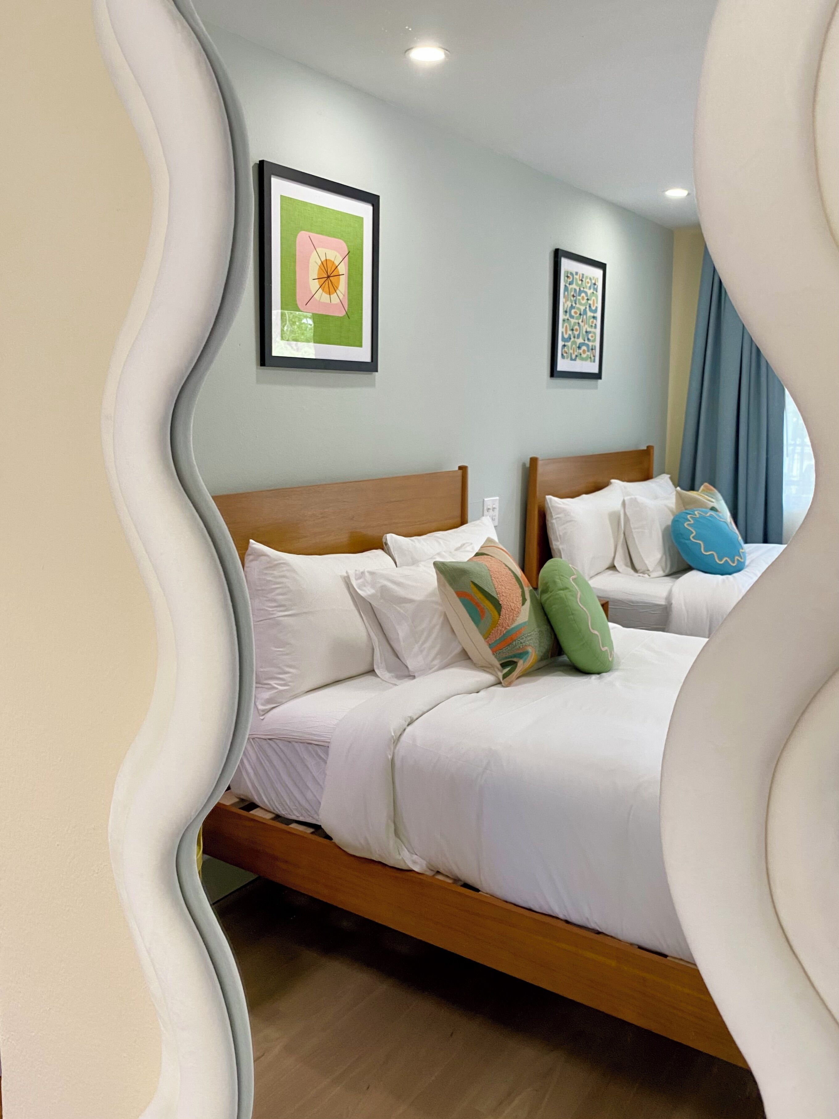 Quarto casal luxo | Cortinas blackout, Wi-Fi de cortesia, roupa de cama