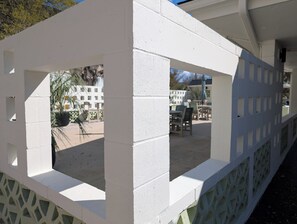 Vista frontal de la propiedad