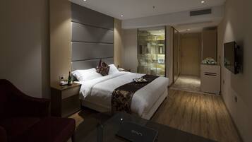 Deluxe Room | In-room safe, desk, WiFi