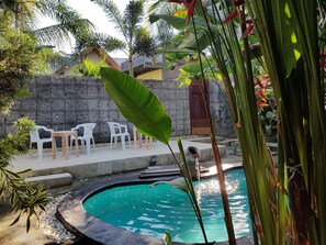 Kolam renang terbuka 