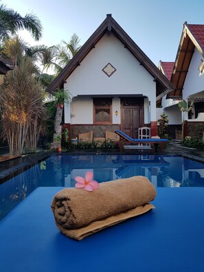 Kolam renang terbuka 