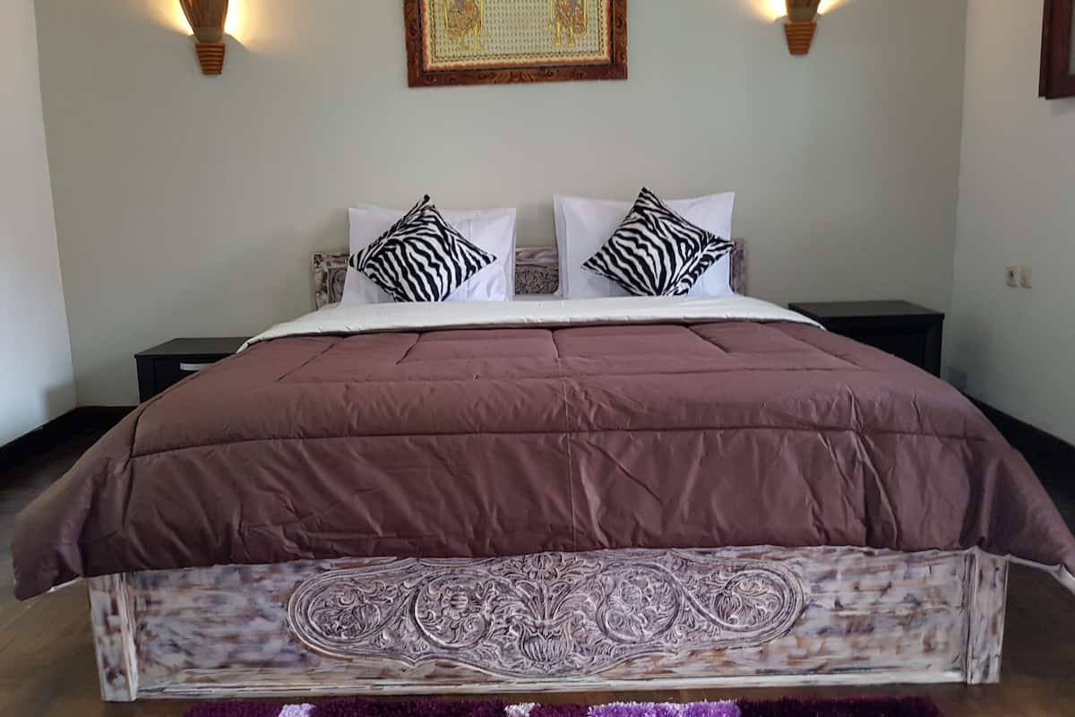 Standard Double Room | In-room safe, desk, soundproofing, iron/ironing board