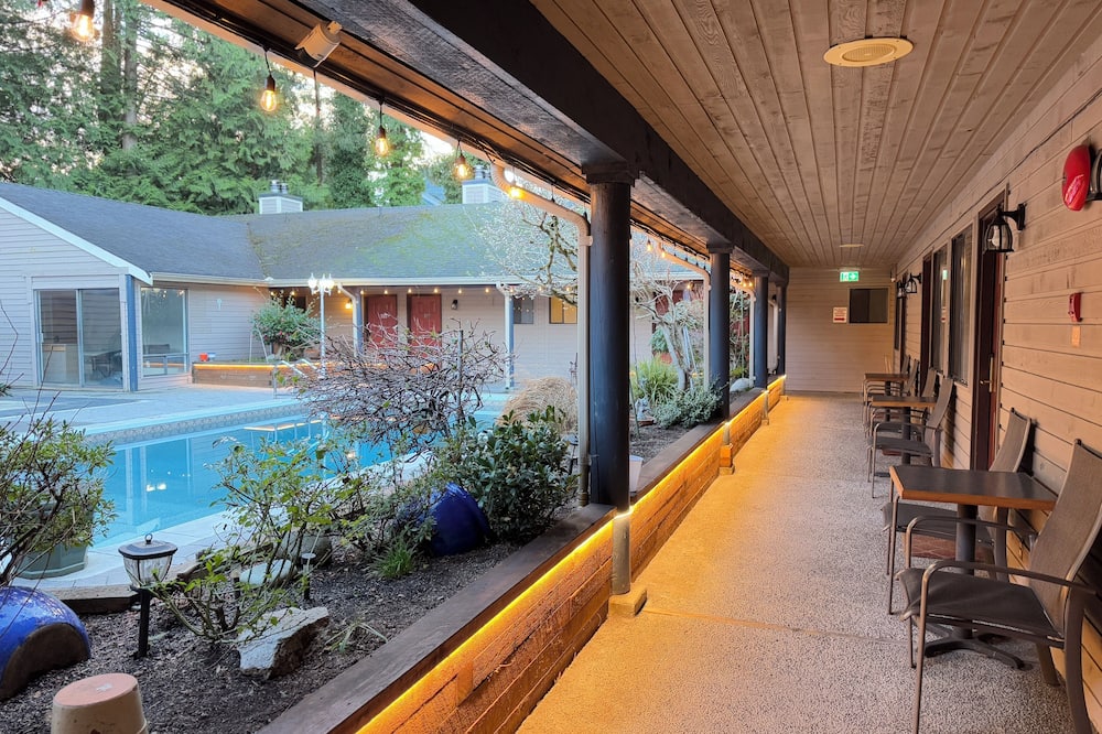 Sunshine Lodge