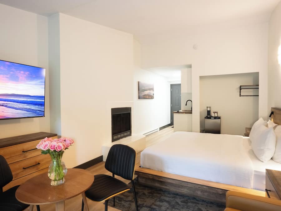 Queen Room | Televisie