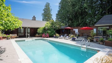 Seasonal outdoor pool