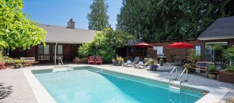 Sunshine Lodge