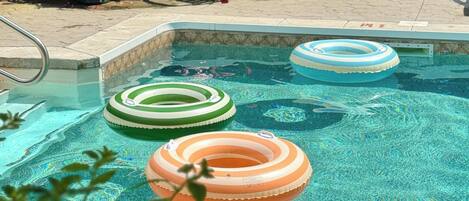 Een seizoensgebonden buitenzwembad