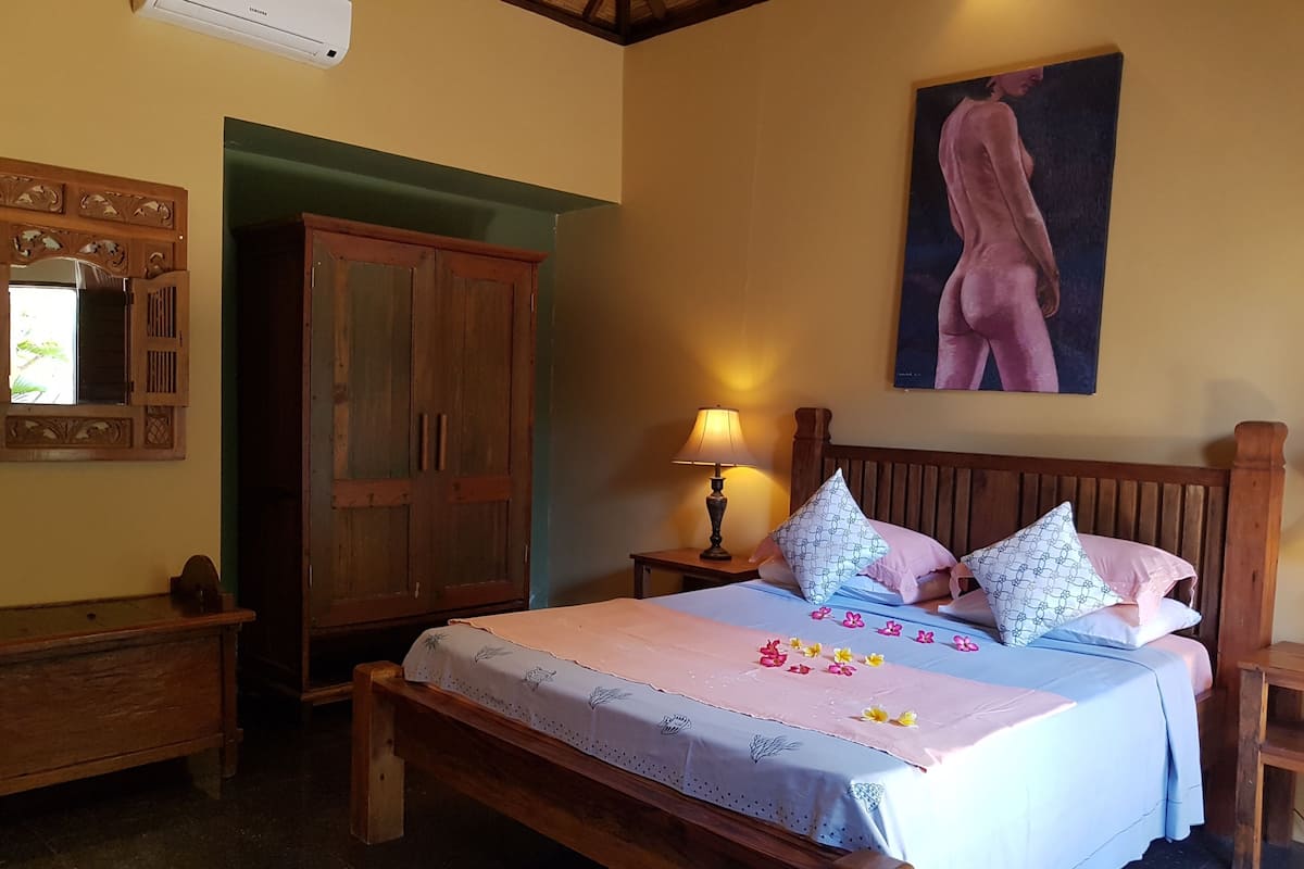 Minibar, desk, rollaway beds, bed sheets