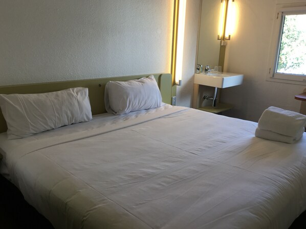 Premium bedding, desk, free WiFi, bed sheets - Ibis Budget St Peters (St Peters)