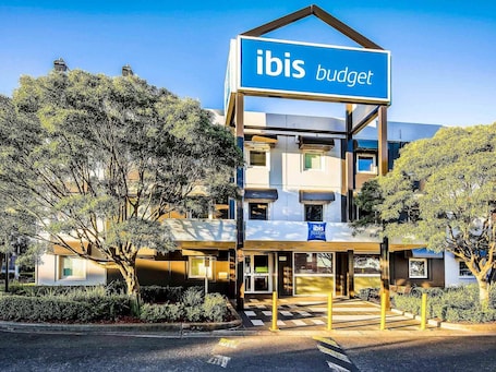 Exterior. Ibis Budget St Peters