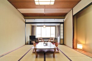 Premium bedding, down comforters, in-room safe, desk - Hotel Shikanoyu (Sapporo)