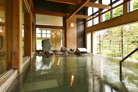 Baño termal público. Hotel Shikanoyu