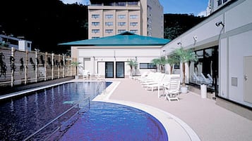 Seasonal outdoor pool, sun loungers