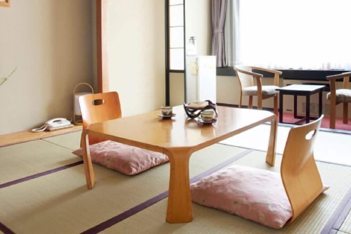 Dining | Breakfast and dinner served, Japanese cuisine