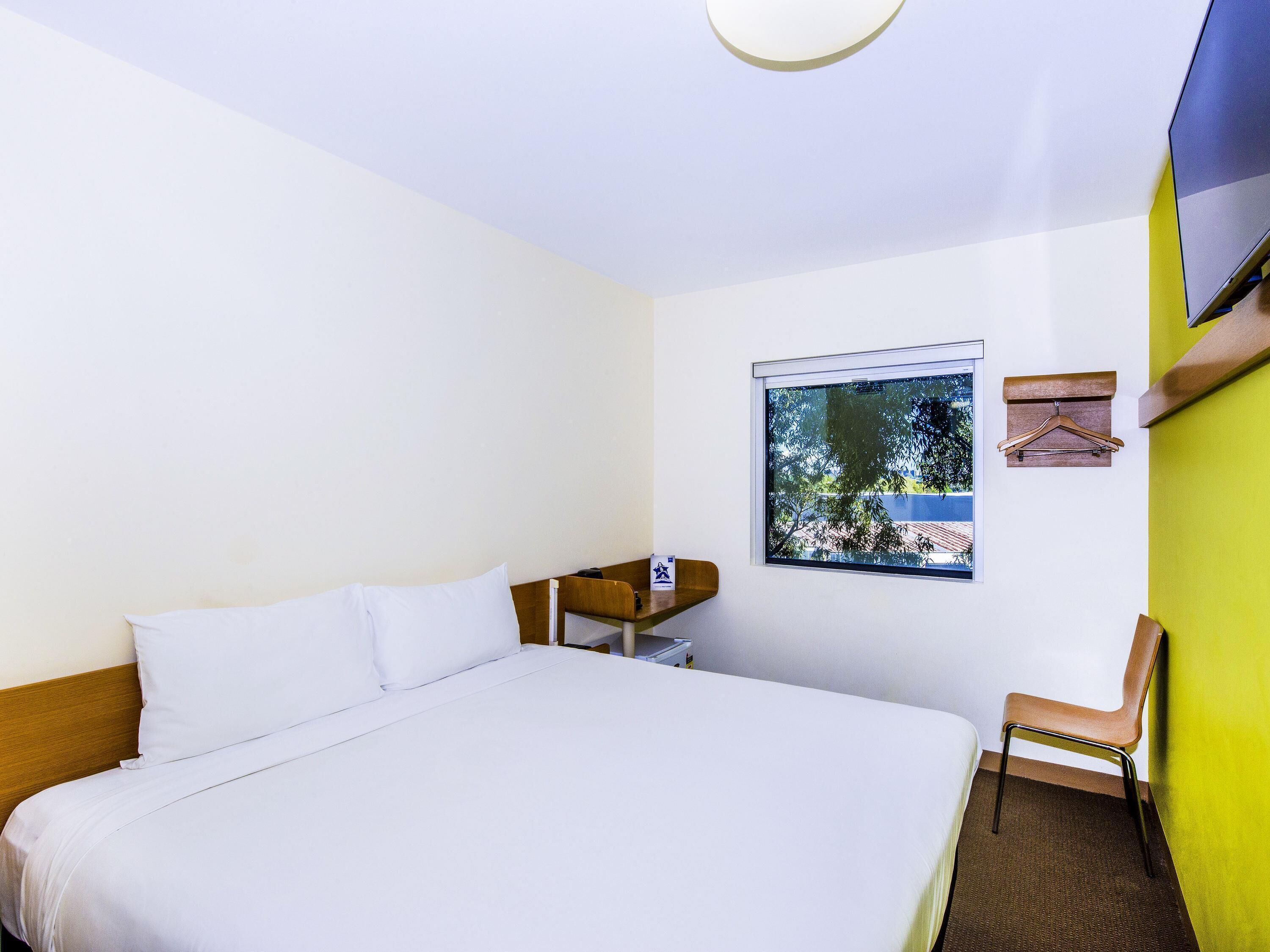 Standard Room, 1 Queen Bed | 1 bedroom, Egyptian cotton sheets, premium bedding, desk