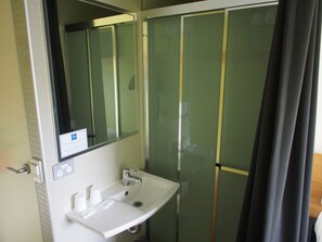 Chambre Standard, 2 lits une place | Salle de bain