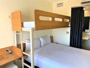 Chambre, Plusieurs lits | 1 chambre, draps en coton égyptien, literie de qualité, bureau