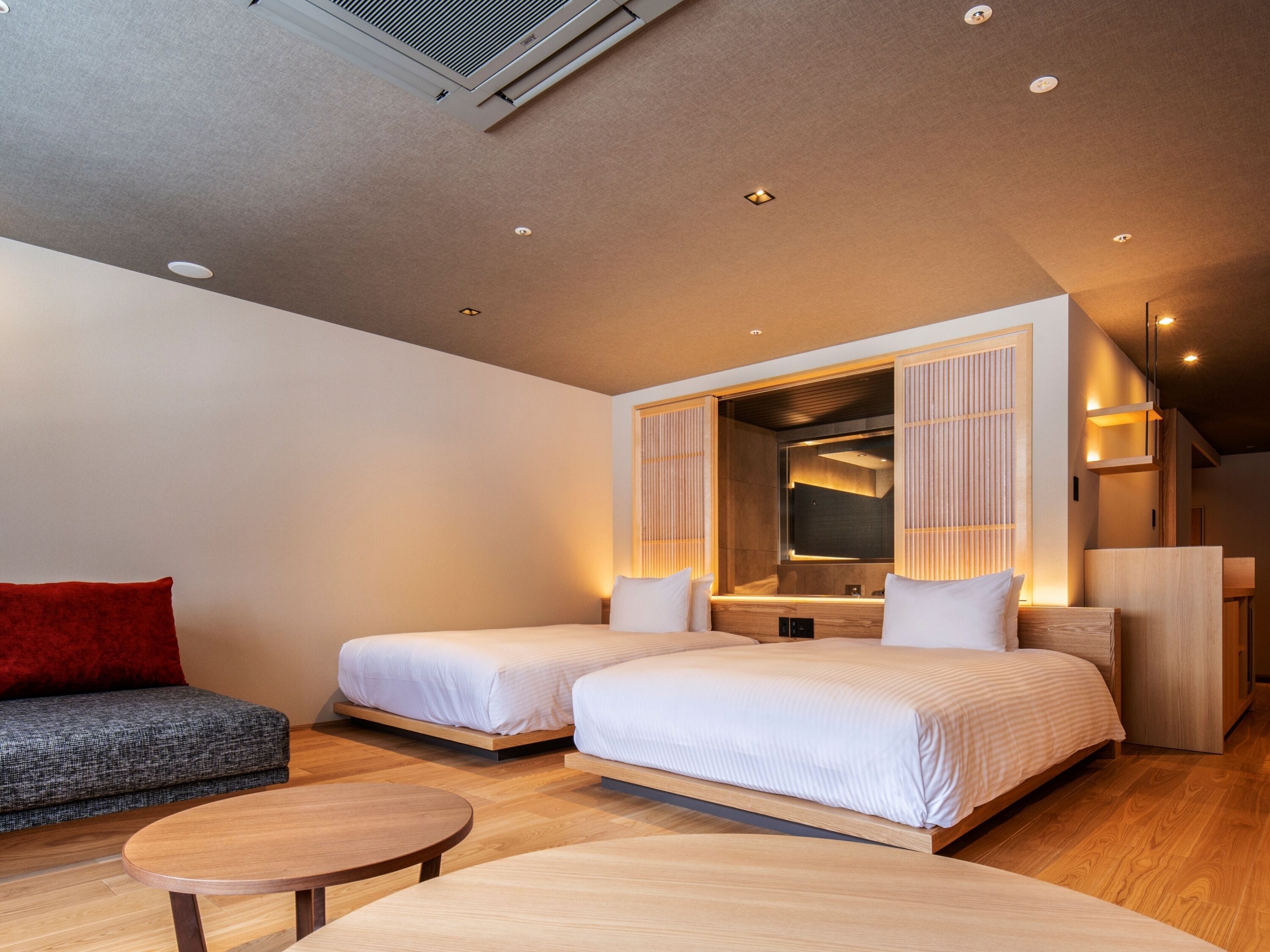Kamar Twin Premier, Bebas Asap Rokok | Seprai premium, selimut bulu angsa, brankas, dan meja kerja