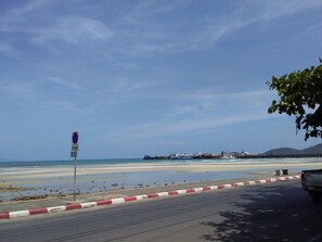 Beach nearby - Jinta City Samui (Koh Samui)