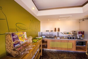 Desayuno continental diario (AUD 13 por persona)