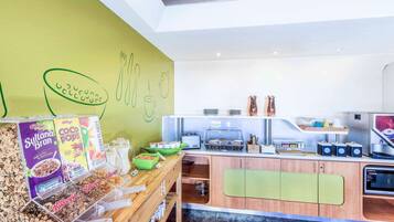 Tägliches kontinentales Frühstück (13 AUD pro Person)