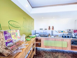 Petit déjeuner continental (13 AUD par personne)