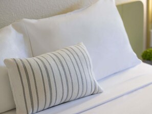 Standaard kamer, meerdere bedden | Een bureau, geluiddichte muren, gratis wifi, beddengoed