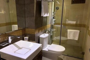Shower, designer toiletries, hair dryer, bathrobes - Crafa Harbour Hotel (Hong Kong)