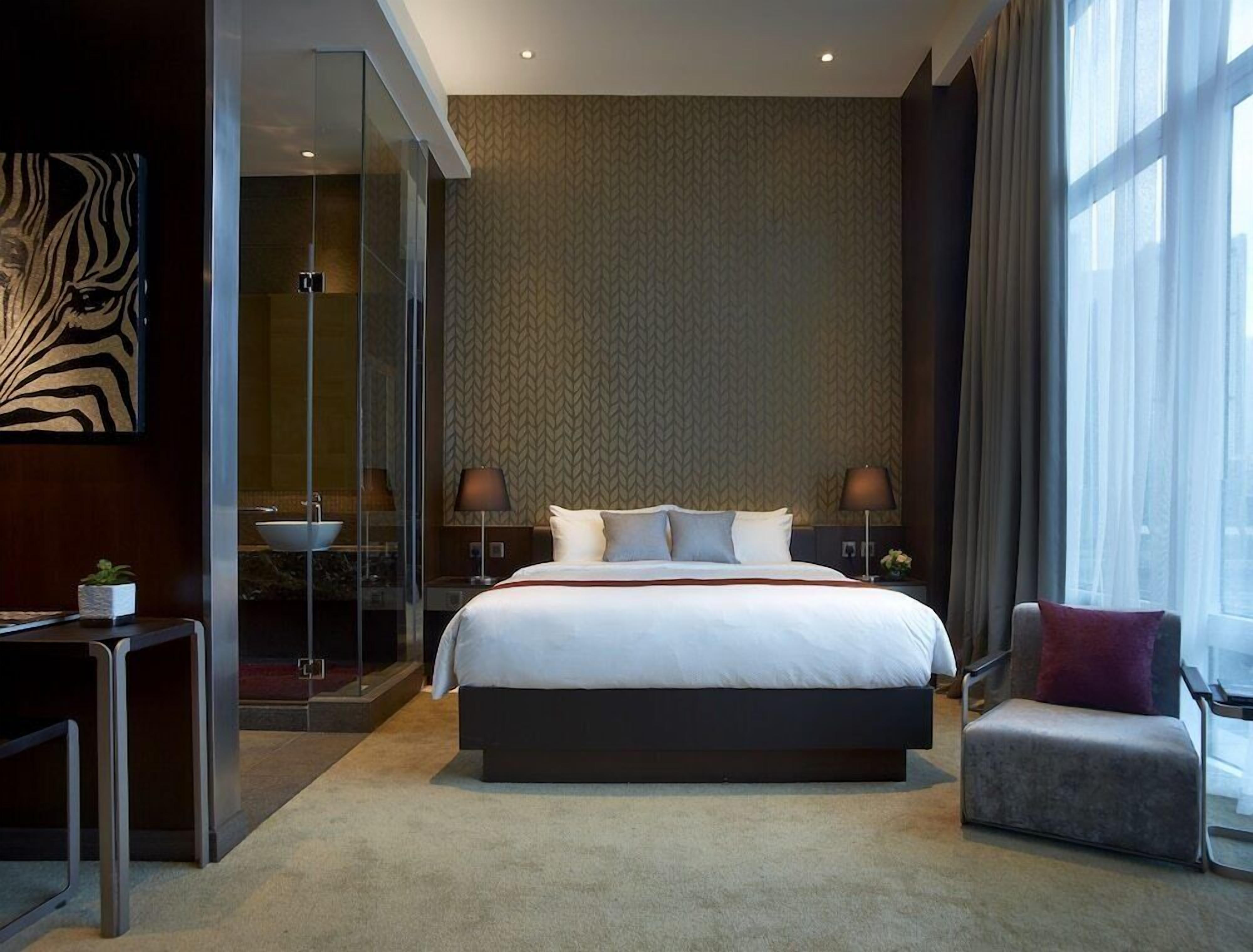 convention queen bed room | in-room safe, desk, iron/ironing board, free cots/infant beds