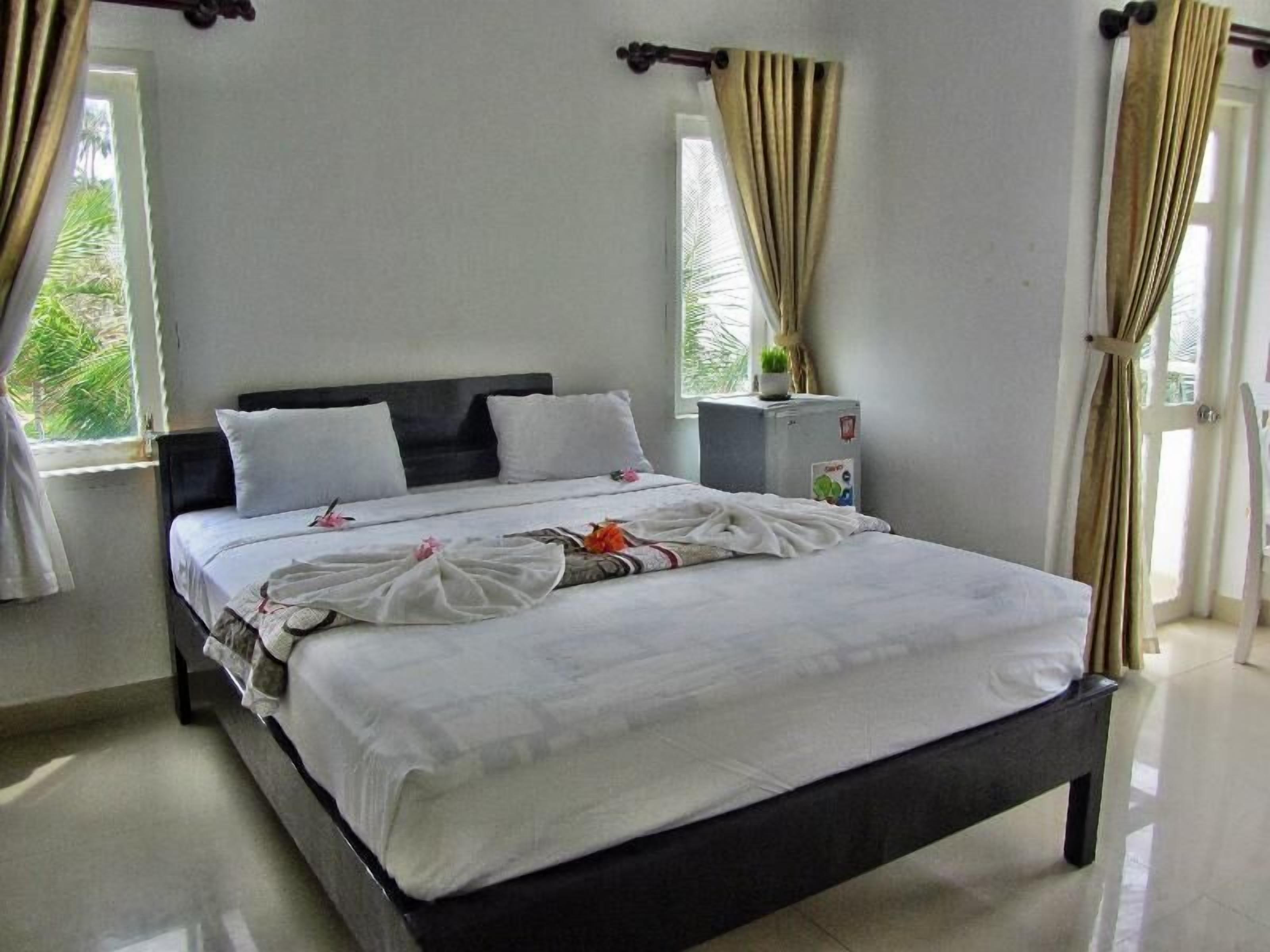 Minibar, desk, free WiFi