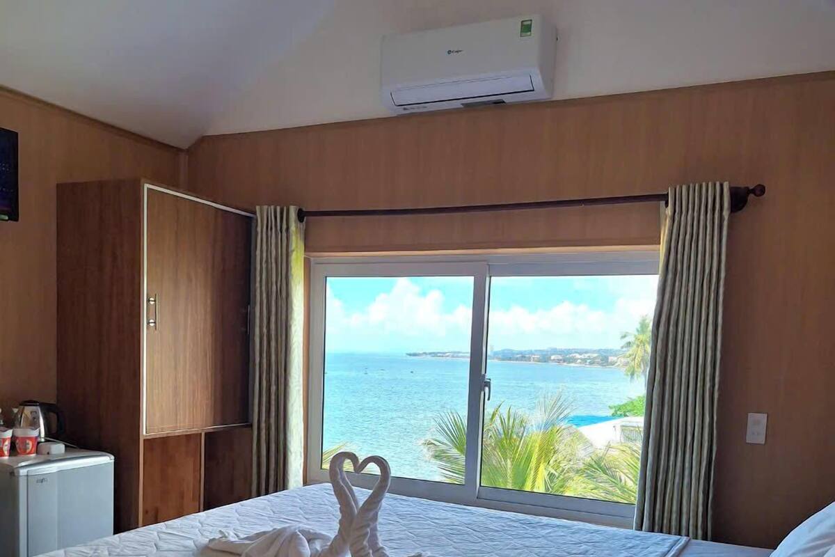 Superior Double Room, Ocean View | Minibar, desk, free WiFi