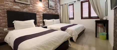 Standaard kamer | Een bureau, gratis wifi