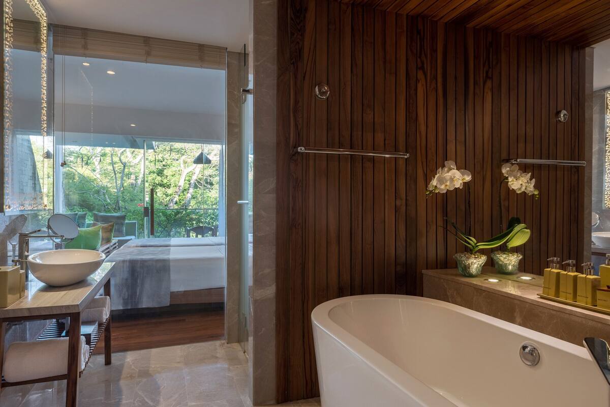 separate bathtub and shower, free toiletries, hair dryer, bathrobes