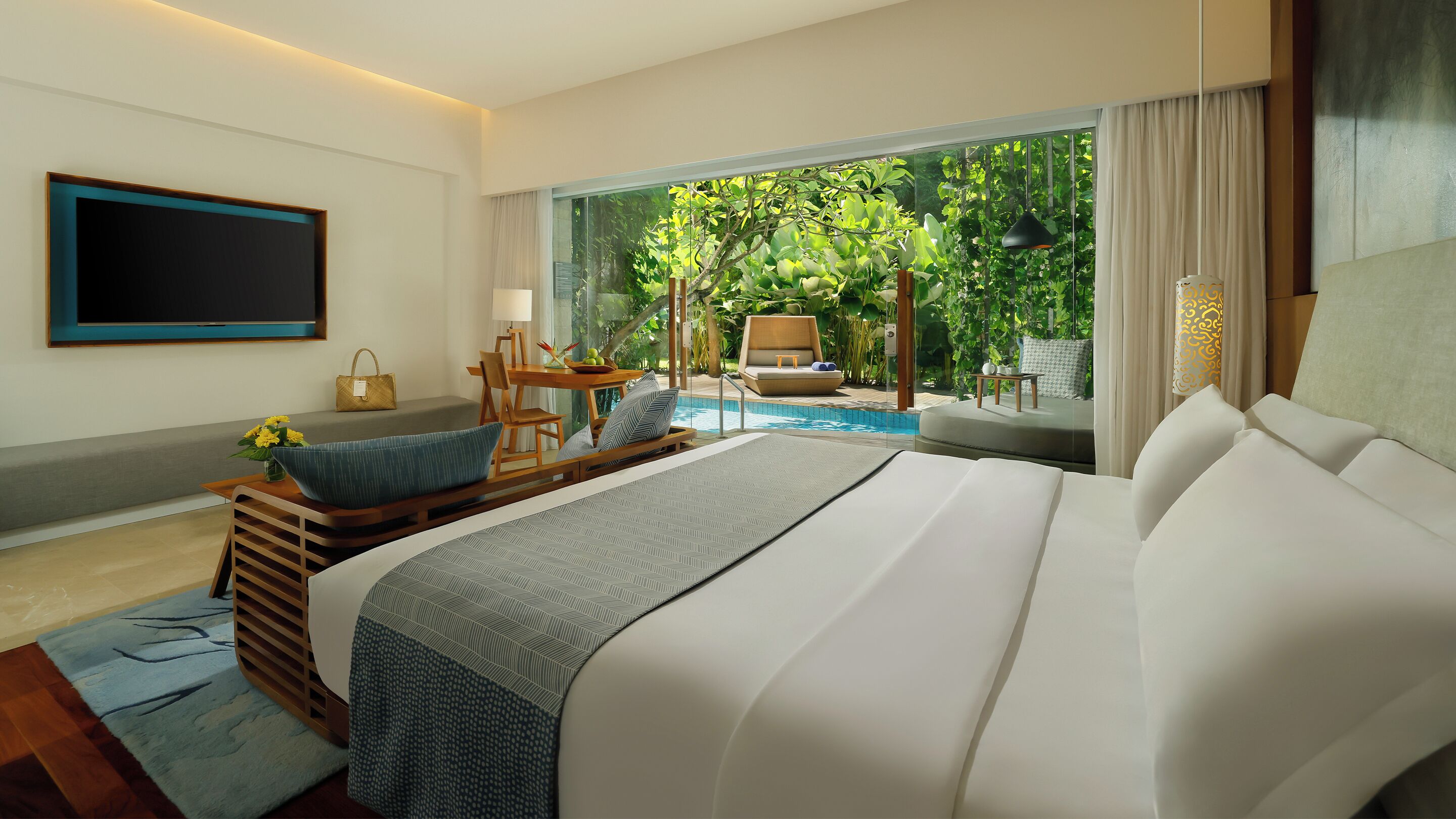 Impressive Lagoon Pool Suite - 1 King Bed With Butler Service | Premium bedding, minibar, in-room safe, desk
