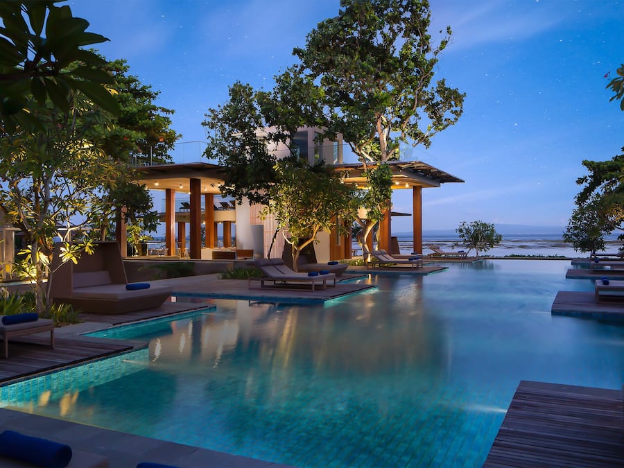 2 outdoor pools, sun loungers