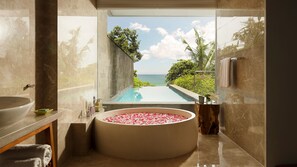 Deep soaking bathtub