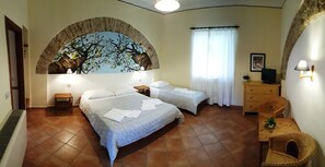 Habitació doble bàsica, 1 dormitori, vistes al jardí, planta baixa | Un bressol de viatge, llits addicionals, wifi gratuïta i roba de llit 