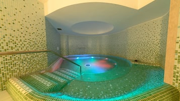 Sauna, hot tub, steam room, Turkish bath/hammam, body treatments