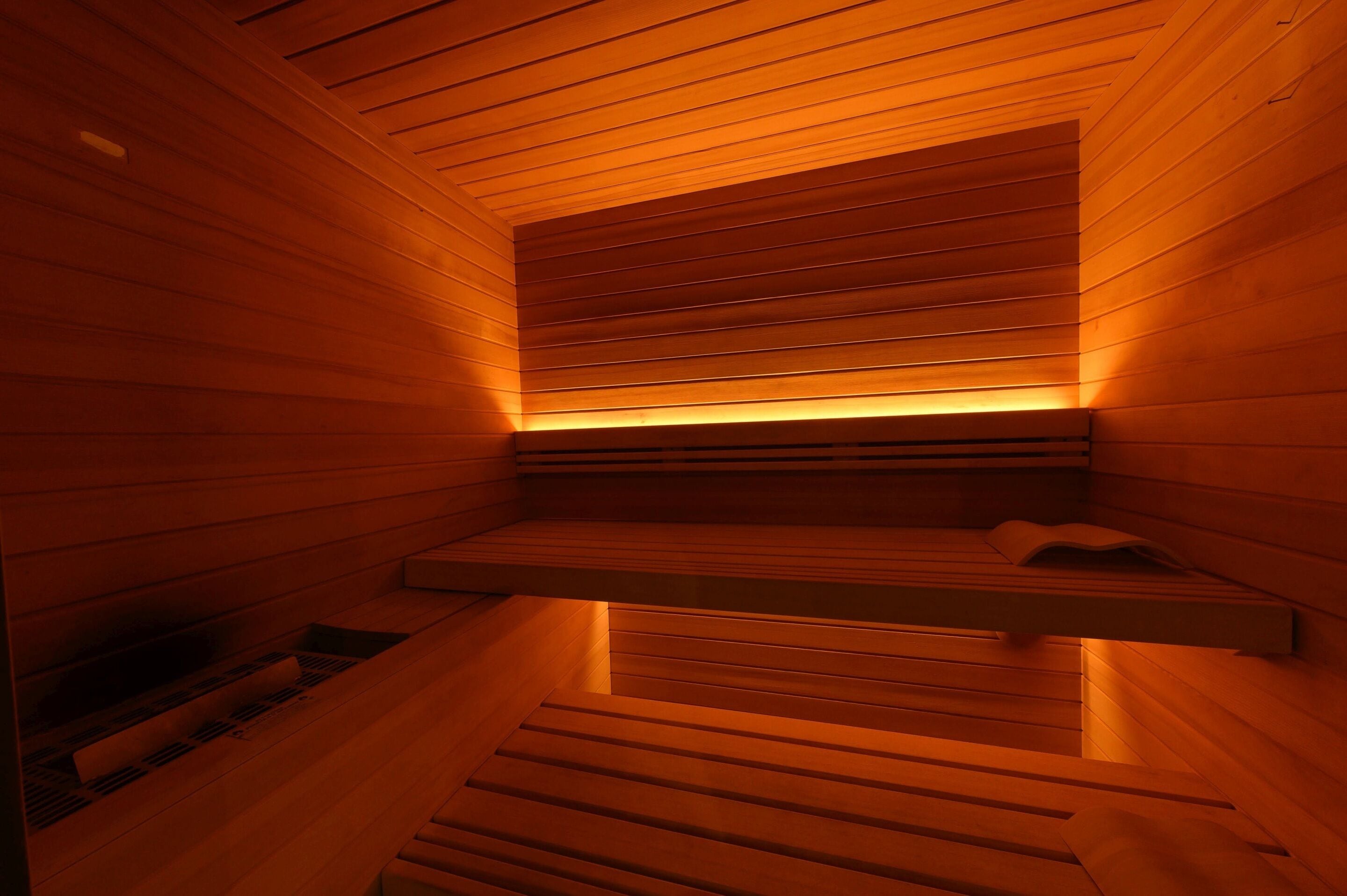 sauna, hot tub, steam room, turkish bath/hammam, body treatments