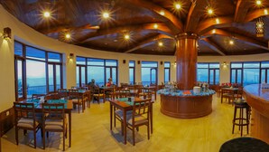 供應早餐、午餐、晚餐和早午餐