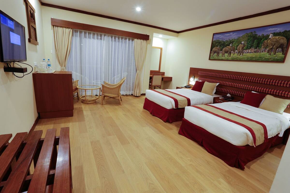 Minibar, in-room safe, desk, laptop workspace