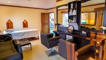 Sauna, Dampfbad, Tiefengewebe-Massagen, klassische Massagen