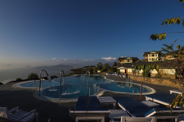 Outdoor pool, open 8:00 AM to 7:00 PM, pool loungers