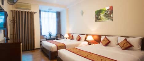 Suíte família, vista para a cidade | Roupas de cama premium, camas com colchões pillow-top, frigobar